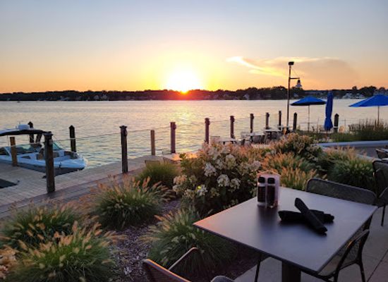 michigan/southwest-michigan/bar/boatwerks-waterfront-restaurant