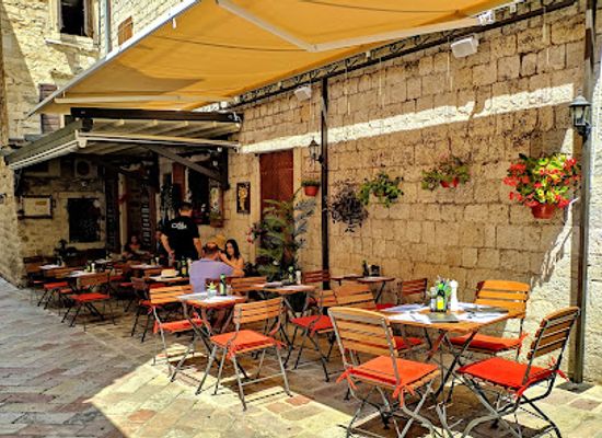 montenegro/bay-of-kotor/bar/la-catedral-pasta-bar