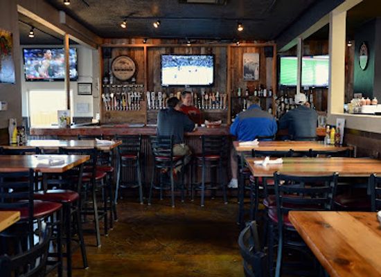 oregon/cascade-lakes-scenic-byway/bar/pour-house-grill