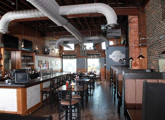 iowa/davenport/bar/front-street-pub-eatery