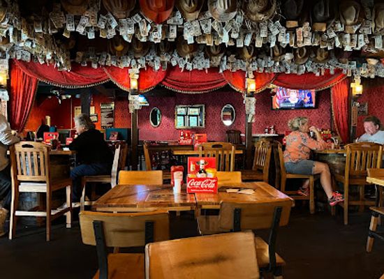 north-dakota/missouri-plateau/bar/little-missouri-saloon-dining-room
