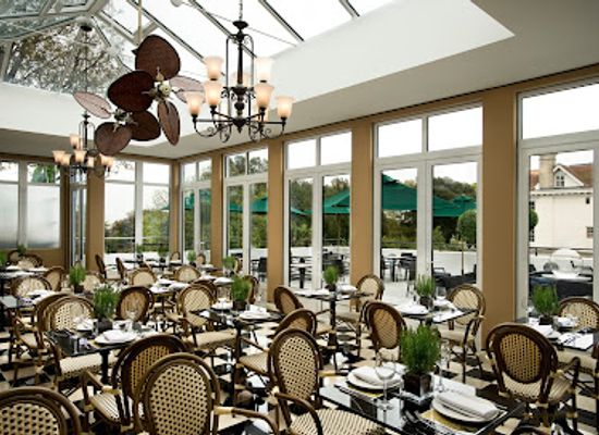 guernsey/forest/bar/the-leopard-bar-and-restaurant