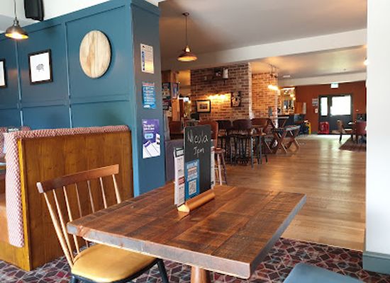 united-kingdom/gloucestershire/bar/three-oaks-inn