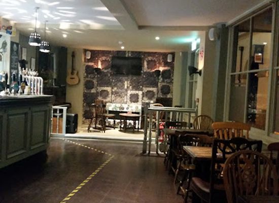 guernsey/forest/bar/the-golden-lion