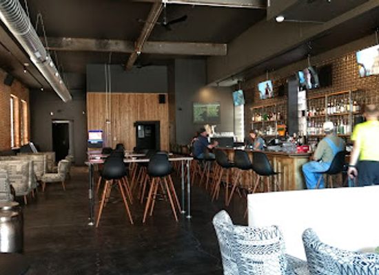 illinois/matthiessen-state-park/bar/the-camden-bar-and-lounge