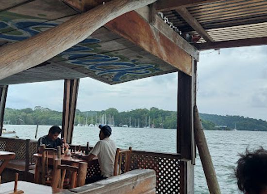 guatemala/caribbean-coast/bar/the-shack-hostel