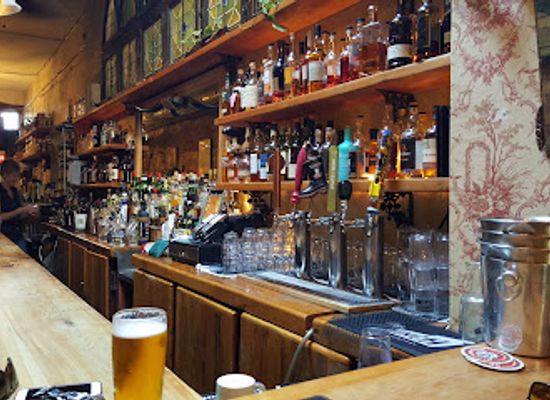 canada/golden-horseshoe/bar/the-hole-in-the-wall-t-o