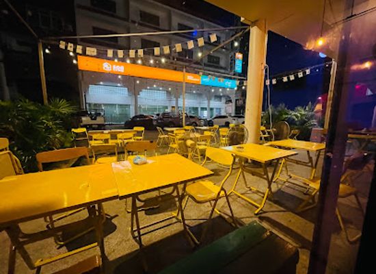 thailand/ayutthaya/wat-mahathat/bar/kith