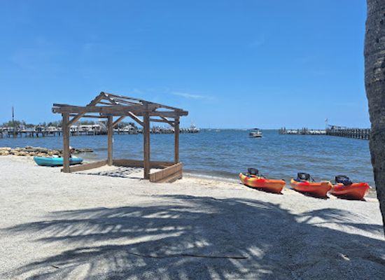 florida/space-coast/bar/captain-hirams-sandbar