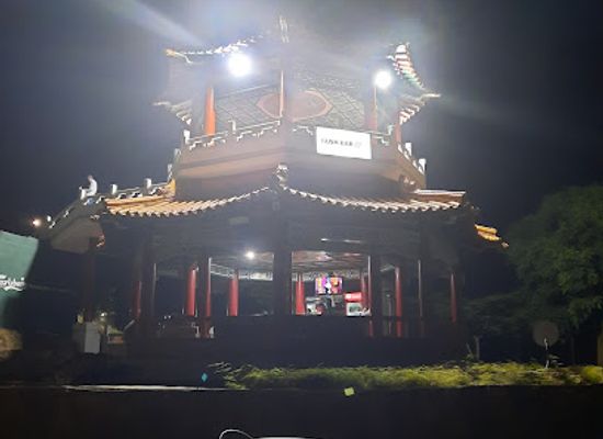 malawi/lilongwe/bar/chinese-pagoda-bush-bar