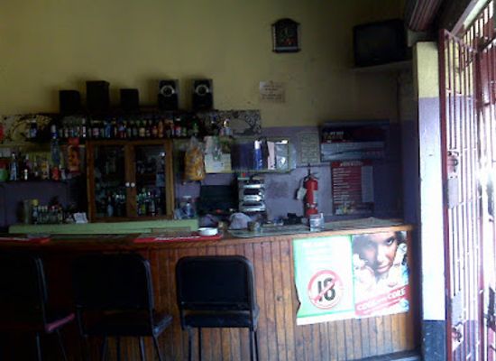 jamaica/montego-bay/bar/club-discreet-wholas-bar