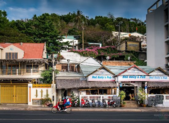 vietnam/vung-tau/front-beach/bar/ned-kelly-s-pub