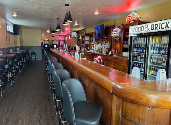illinois/rock-river-valley/bar/wood-brick-tavern