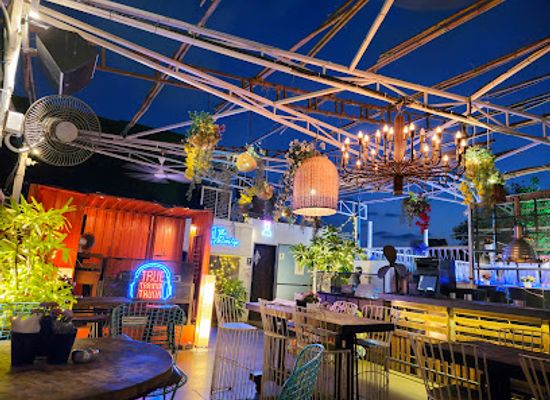 india/mumbai/juhu/bar/true-tramm-trunk