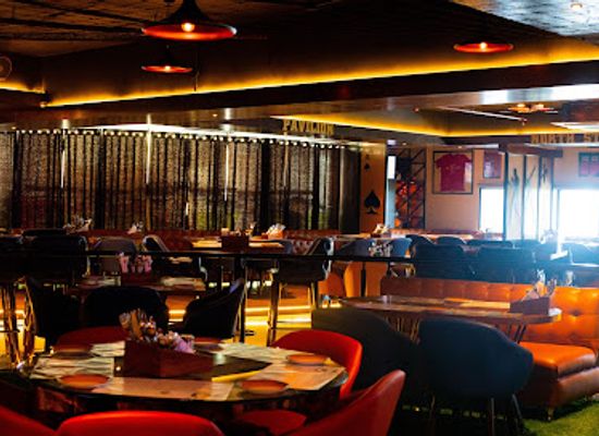 india/kashmir-great-lakes/bar/the-grandstand-restaurant-sports-bar