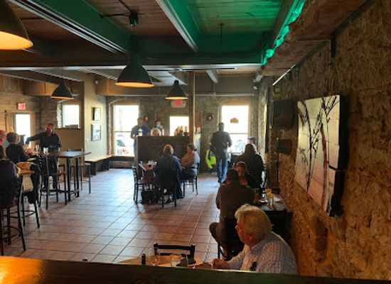 arkansas/ozark-national-forest/bar/grotto-wood-fired-grill-and-wine-cave