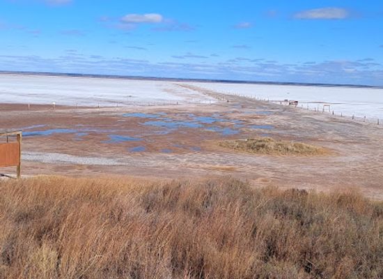 oklahoma/great-salt-plains-state-park/bar/salt-plains-national-wildlife-refuge-admin-building-and-visitor-contact-station