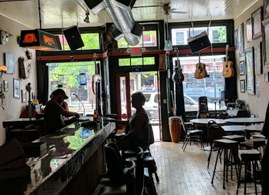 iowa/pikes-peak-state-park/bar/the-tavern