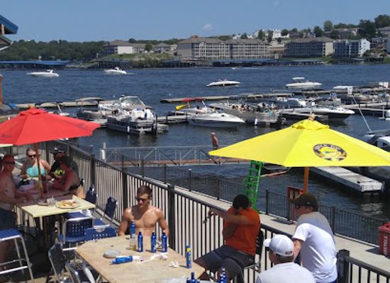 missouri/pomme-de-terre-lake/bar/dog-days-bar-and-grill
