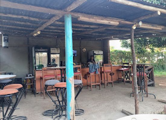 uganda/entebbe/bar/amazon-pub-entebbe