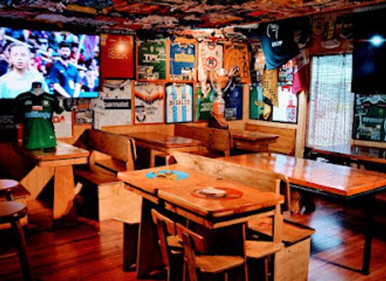 chile/patagonia/bar/museo-restaurante-bajo-marquesina