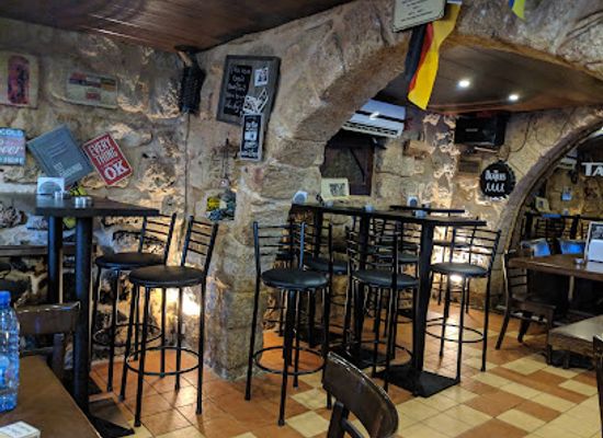 lebanon/tyre/bar/tavolino-pub