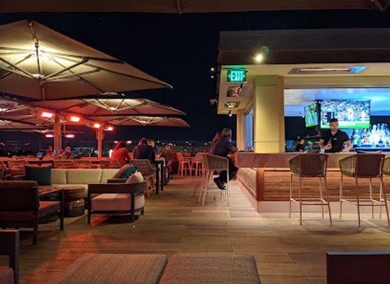 california/anaheim/bar/rise-rooftop-lounge