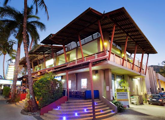 australia/the-whitsundays/bar/magnums-hotel