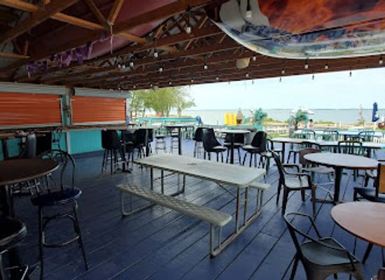 ohio/lake-erie-islands/bar/rum-runners-cove-inn