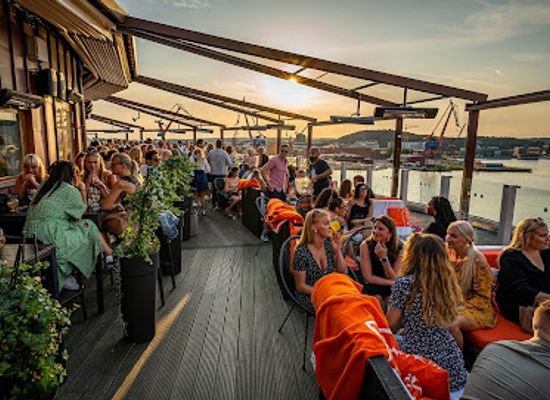 sweden/bohuslan/bar/taket-rooftop-bar