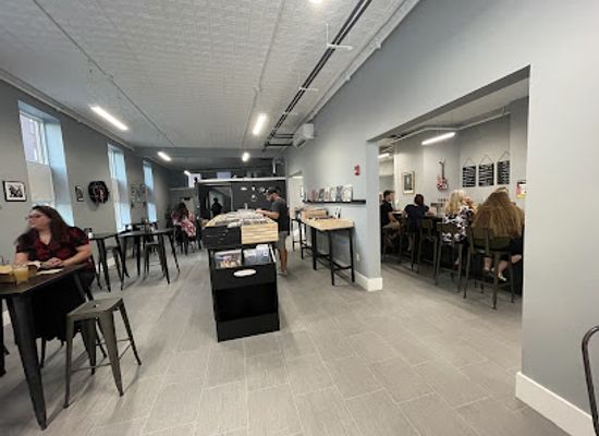 new-hampshire/lakes-region/bar/defiant-records-craft-beer