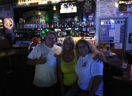 california/shasta-cascade/bar/showboat-lounge