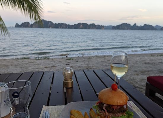 vietnam/ha-long-bay/bar/hush-beach-bar