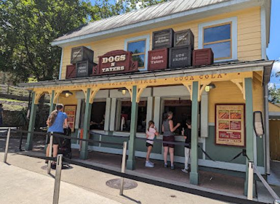 tennessee/dollywood/bar/dogs-n-taters