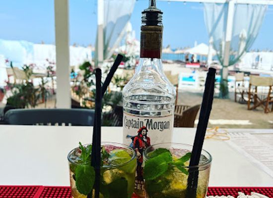 romania/constanta/bar/iseeu-beach-bar