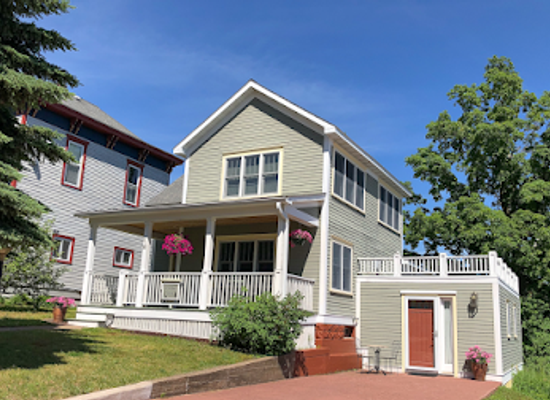 wisconsin/bayfield/bar/hendrickson-house-carriage-house