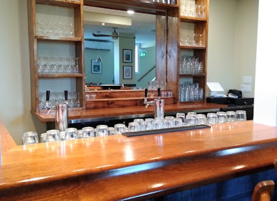 canada/maritimes/bar/village-pub
