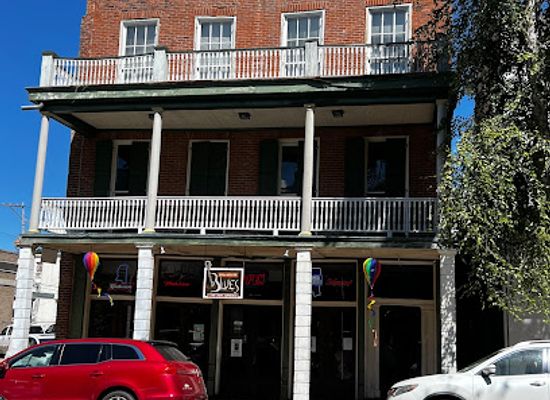 mississippi/natchez/bar/biscuits-blues