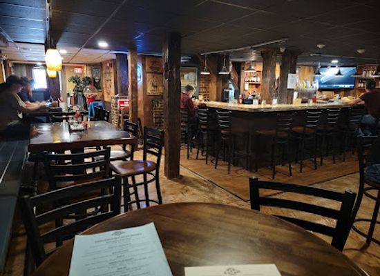 new-hampshire/grafton-county/bar/merland-s-tap-table