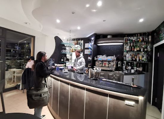 italy/urbino/bar/street-bar