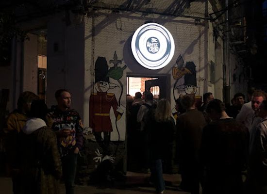 poland/warsaw/praga/bar/white-crow-craft-beer-kitchen