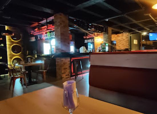 colombia/cali/granada/bar/terraza-11-granada-once-once-sport-restaurant