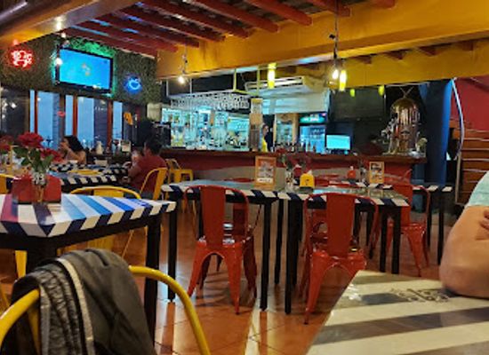 ecuador/guayaquil/malecon-2000/bar/resaca-bar-restaurant