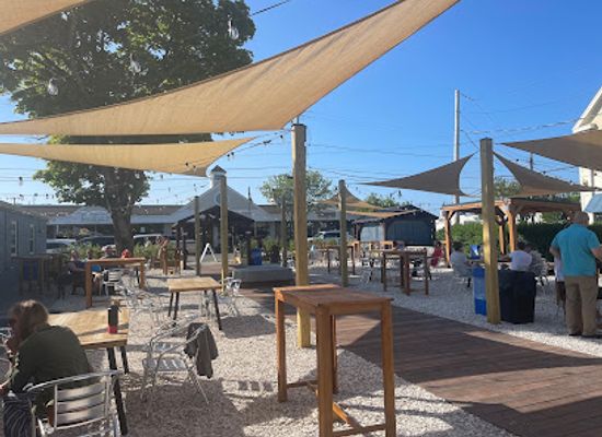 massachusetts/barnstable-county/bar/smith-family-beer-garden