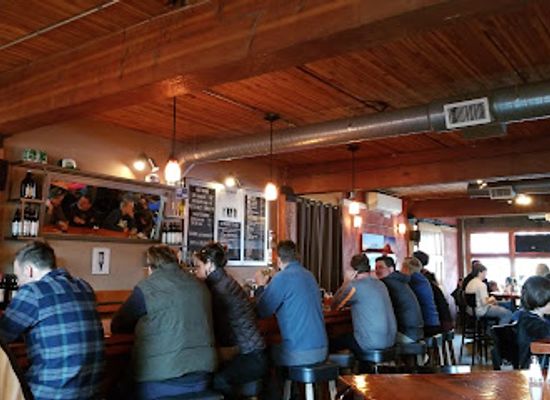 oregon/cascade-range/bar/everybody-s-brewing