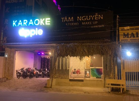 vietnam/mui-ne/bar/karaoke-apple