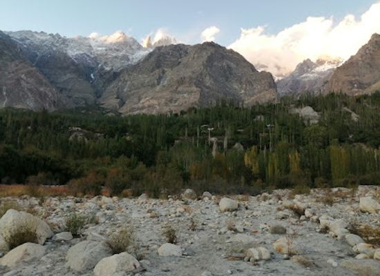 pakistan/hunza-valley/bar/maizbaan-restaurant-hunza