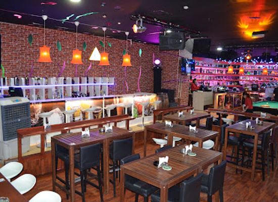 qatar/doha/souq-waqif/bar/krossroads-club
