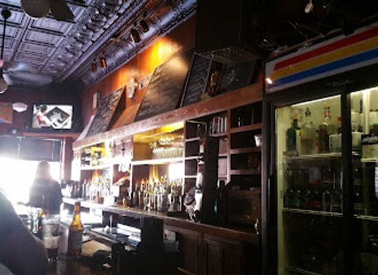 ohio/appalachian-ohio/bar/dick-s-den