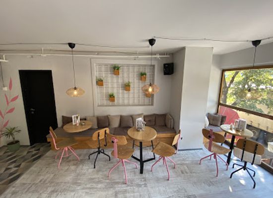 serbia/sumadija/bar/zlo-i-naopako-kafe-i-koktel-bar